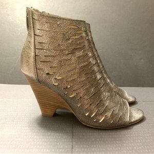 Steven by Steve Madden CAMII PEWTER LEA Metallic  Peep Toe Shoes Shooties 8.5